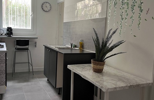 Toulon Apartment | T3 3min walk from TGV station - Cosy - Bright - Functional - Parking spaces