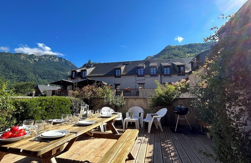 Vignec Apartment | T3 6/8 pers with large terrace, swimming pool, wifi, parking in Vignec/Saint-Lary