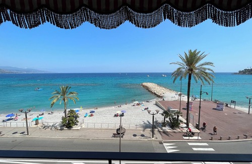 Roquebrune-Cap-Martin Apartment | T3 apartment directly by the sea. Air-conditioned, exceptional view4/5 people