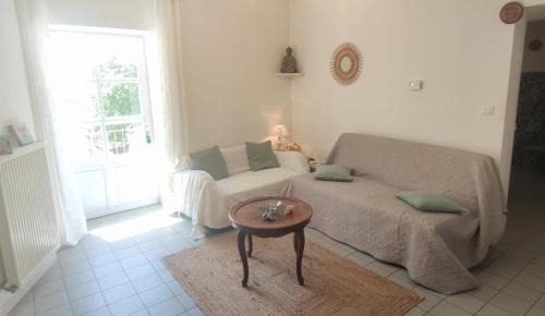 Sauzet Apartment | T3 avec sa terrasse au cœur du village médiéval