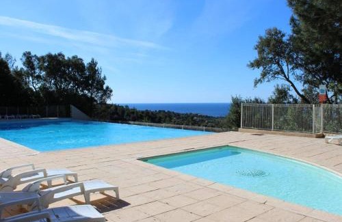 Les Issambres Apartment | T3 cabine aux Issambres, piscine et parking inclus - FR-1-226-419