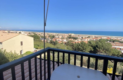 Saint-Pierre-la-Mer Apartment | T3 flat with terrace overlooking the sea in Saint Pierre la Mer