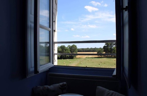 Avaray Apartment | T3 for 5 - Château Turret near Chambord