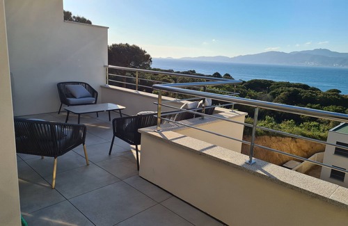 Pietrosella Apartment | T3 Neuf Design vue mer Panoramique , Crique à 100m
