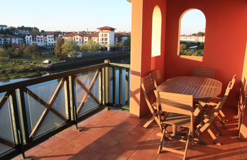 Ciboure Apartment | T3 standing (sleeps 6) - 40m² terrace - foot Beach and nice view