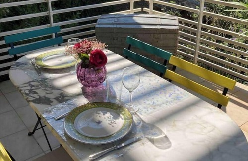 Hyeres City Centre Apartment | T3 with terrace and swimming pool heights of Hyères