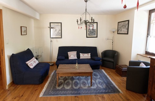Ax-les-Thermes Apartment | T4 in 6-person house, near town center, thermal baths and ski lift.