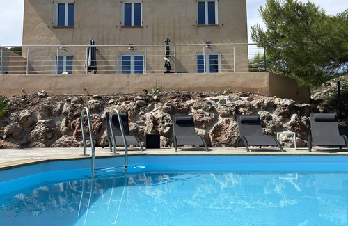 Le Revest-les-Eaux House | T5 house overlooking Toulon harbour with swimming pool