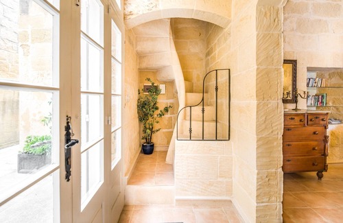 Victoria Other | Ta Girardu - Victoria Holiday Home
