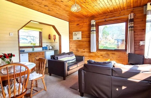 Fivelanes Cabin | Ta Mill Brookview lodge 2 in a Stunning Retreat