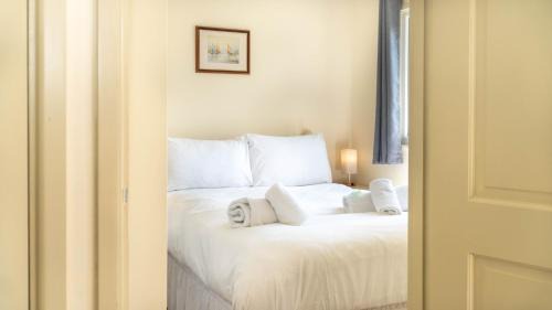 Fivelanes Ski Chalet | Ta Mill Cottages & Lodges - Meadowview Chalet 1