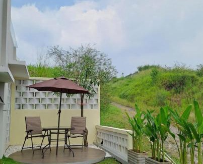 Bandung House | Tabebuya Rumah Liburan Keluarga