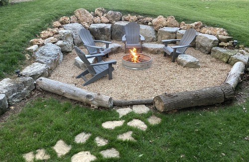 Shell Knob Cabin | Table Rock Lake Luxe Cabin Chef's Kitchen King Bed