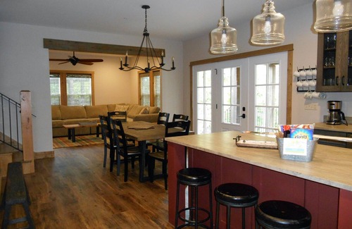 Kimberling City Cabin | Table Rock Lake WATER FRONT Oasis Retreat, Sleeps 10!