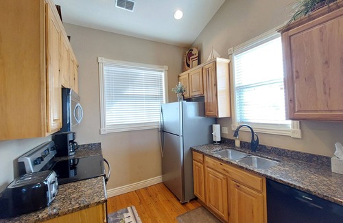 Indian Point Cabin | Table Rock Lake Walk-in Log Cabin by Silver Dollar City! Remodeled! Great Rates!