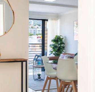 Cape Town City Centre Apartment | TableMountain Views 2BR Parking Balcony Pool