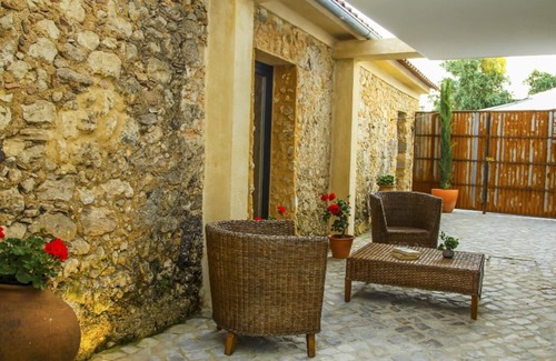 Ourem House | Tacoaria - Swallow's Haven