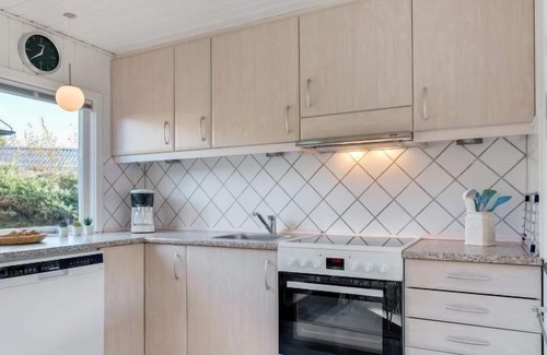 Hou House | "Tadej" - from the sea by Interhome