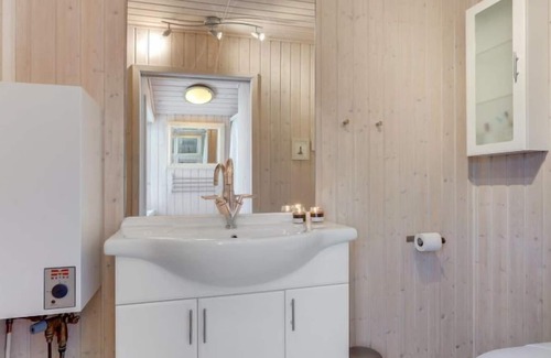 Hou House | "Tadej" - from the sea by Interhome