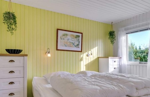 Hou House | "Tadej" - from the sea by Interhome