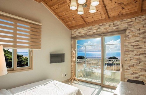 Sanha-ri House | Taean Cheongpodaeajae Pension