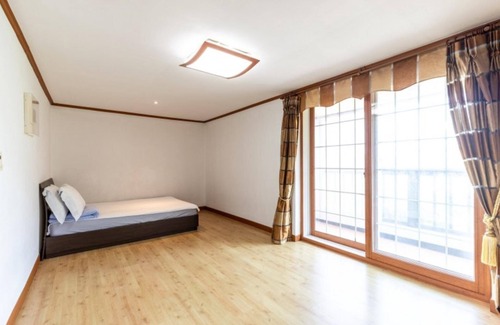 Chaphwa-gol House | Taean Landscape in Pines Pension
