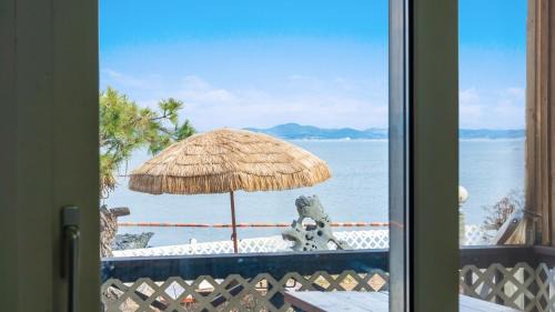 Nam House | Taean Tteulapbada Pension
