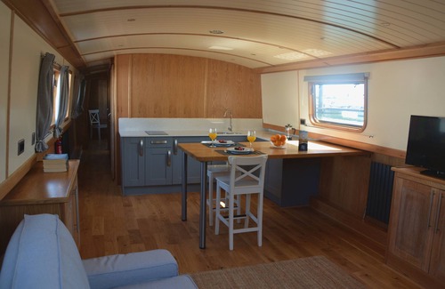 Parque das Nacoes Boat Rental | Tagus Marina - Houseboat