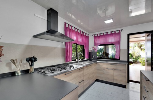 Arue House | Tahiti beach house, 3 bedrooms with AC, family friendly