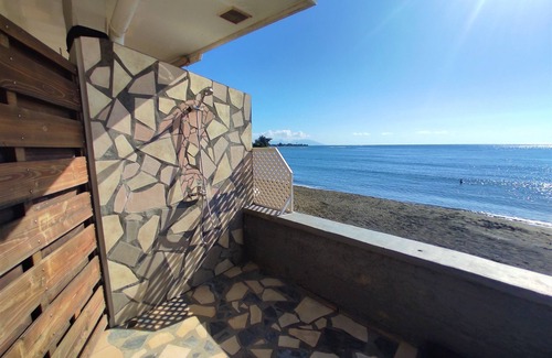 Arue House | TAHITI - Taharaa Beach Bungalow