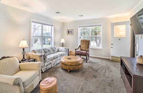 Tahlequah House | Tahlequah Home Half Mi to Northeastern State