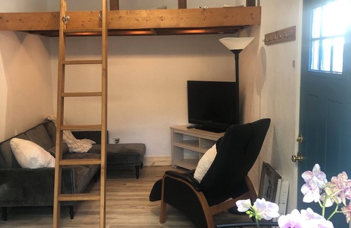 Tahoe City Cottage | Tahoe Cottage- near river/lake/ski resorts