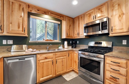 Christmas Valley House | Tahoe Frost - Air conditioned 4 bedroom Tahoe home