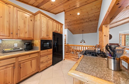 Tahoe Pines House | Tahoe Grand Luxury West Shore - Pet Friendly + Hot Tub Walk to Beach!