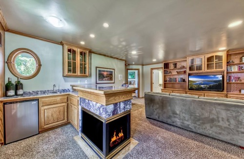Tahoe Keys House | Tahoe Keys Breeze - Ski Lease, On Water w/Boat Dock, Hot Tub