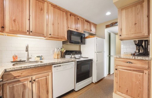 Tahoe Keys Apartment | Tahoe Keys Marina View: 3 BDR in Desirable Community w/Tons of Amenities!