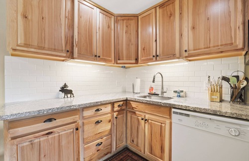 Tahoe Keys Apartment | Tahoe Keys Marina View: 3 BDR in Desirable Community w/Tons of Amenities!