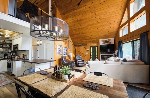 Alta Cabin | Tahoe National Forest, Dog-Friendly, Game Room, Large Deck, Centrally Located