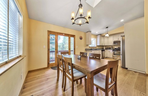 Country Club Estates House | Tahoe Pines Retreat-Perfect for ski getaways, summer retreats, & extended stays!