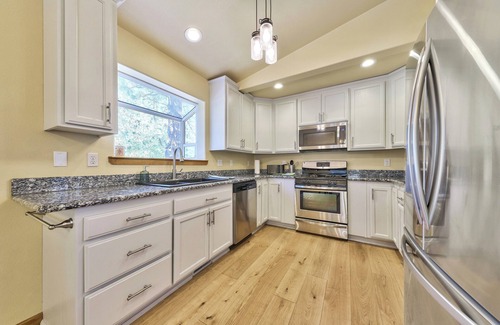 Country Club Estates House | Tahoe Pines Retreat-Perfect for ski getaways, summer retreats, & extended stays!