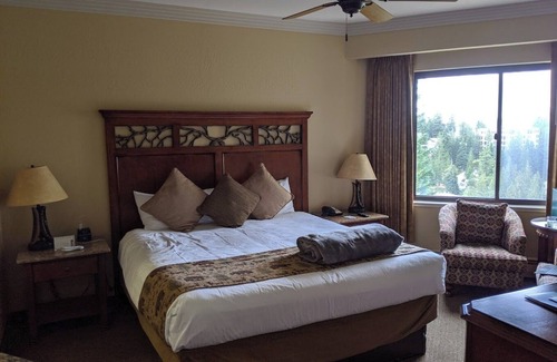 Tahoe Village Resort | Tahoe Ridge 1 Bedroom Resort by Holiday Inn Club Vacation in Stateline Nevada