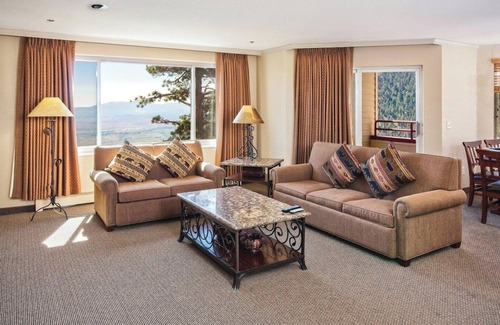 Tahoe Village Resort | Tahoe Ridge 1 Bedroom Resort by Holiday Inn Club Vacation in Stateline Nevada