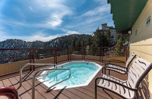 Tahoe Village Apartment | Tahoe Ridge Studio - Skiers Haven with Spectacular Views