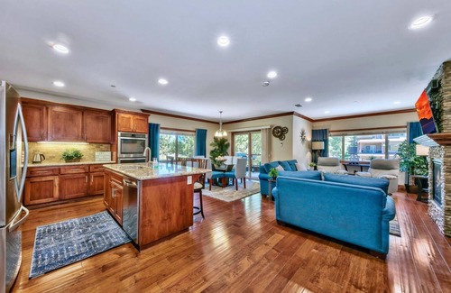 South Lake Tahoe House | Tahoe Woods #702 at Stateline - Walk to Lake & Gondola, A/C