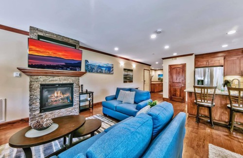 South Lake Tahoe House | Tahoe Woods #702 at Stateline - Walk to Lake & Gondola, A/C