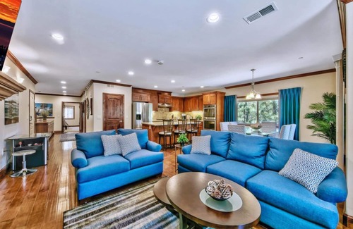 South Lake Tahoe House | Tahoe Woods #702 at Stateline - Walk to Lake & Gondola, A/C