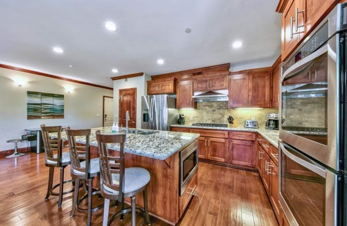 South Lake Tahoe House | Tahoe Woods #702 at Stateline - Walk to Lake & Gondola, A/C