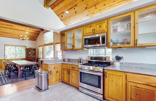 McKinney Estates Cabin | Tahoma Gem: Family fun! Walk to Lake, Steam Shower, Jacuzzi