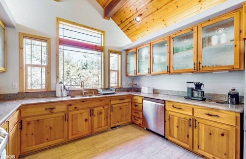McKinney Estates Cabin | Tahoma Gem: Family fun! Walk to Lake, Steam Shower, Jacuzzi