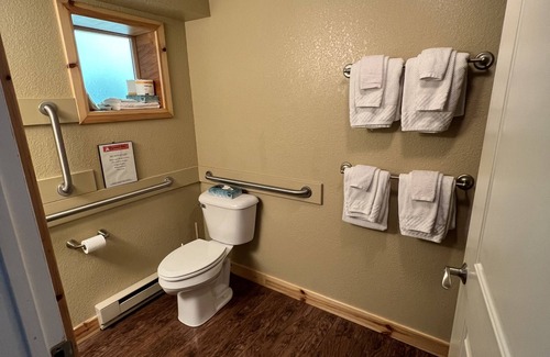 Paradise Hotel | Tahquamenon Suites Lodging - One Bedroom Suite #6